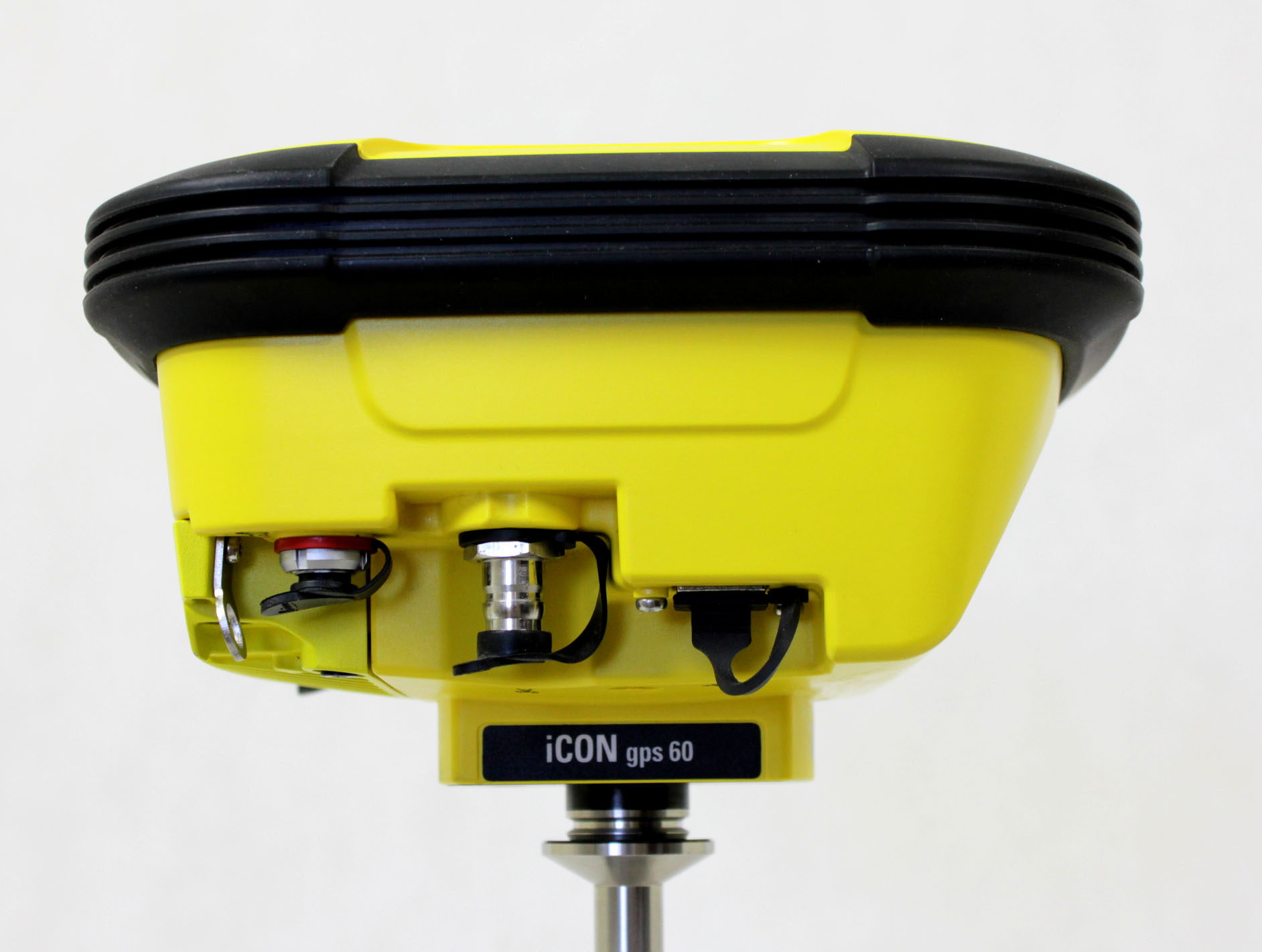 leica_iCG60_GPS_Base_receiver_side1